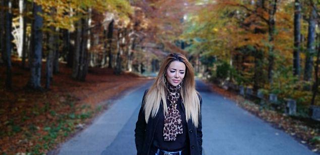 Model - JULIE SUMMER masturbation