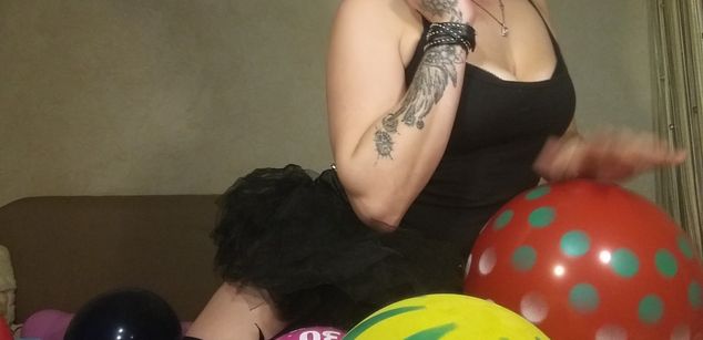 Model - AnnaLu strapon