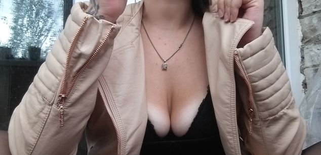 Model - AnnaLu strapon