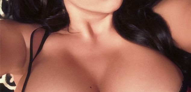 Model - ChellieDD model