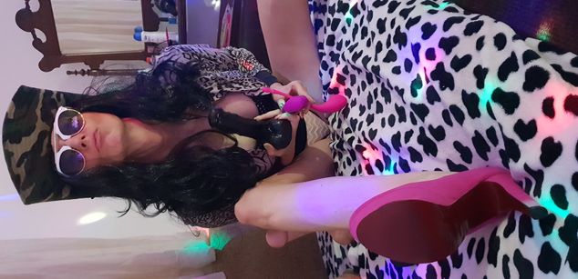 Model - KINKYmiss pussy