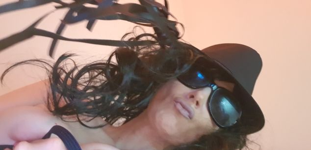 Model - KINKYmiss pussy