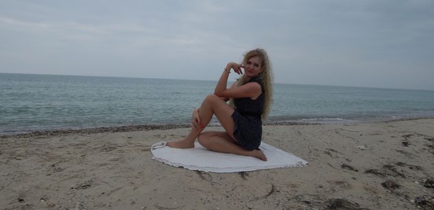 Model - Sunny VIP cheerful