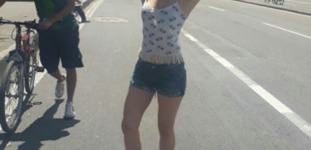 Model - Ela Rousse oil