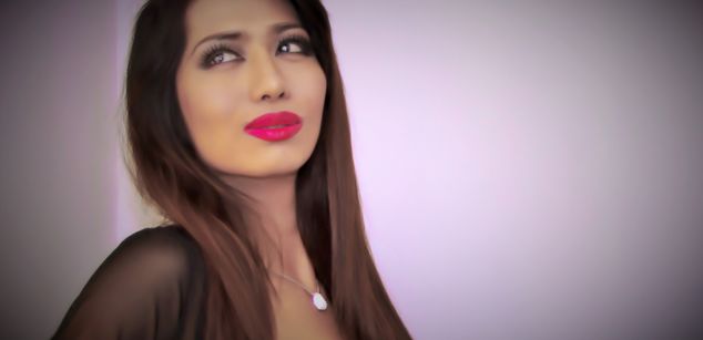 Model - Nikki Lee cum