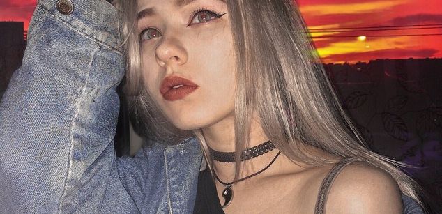 Model - Julia dancing