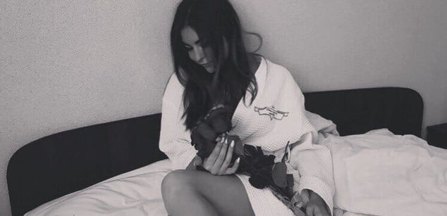 Model - Sharline_Clark kiss