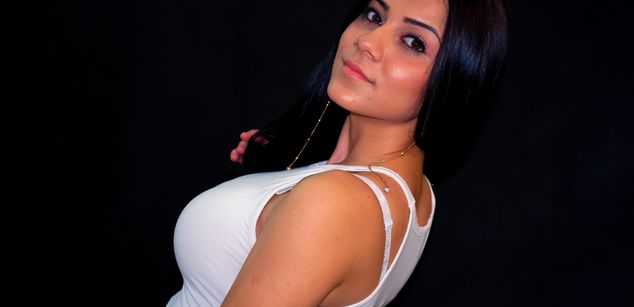 Model - Eva Mendes Domme