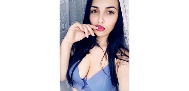 Model - BlackBakkardi bigtits