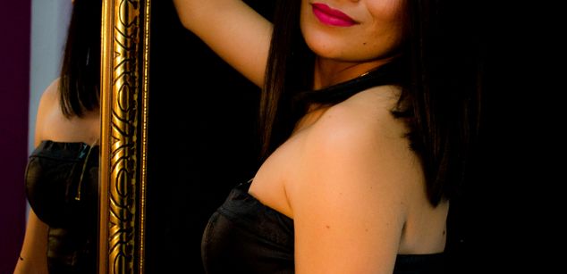 Model - Hanna Chloe young