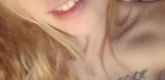 Model - Tiffany lace bad