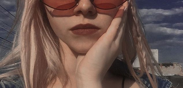 Model - Julia dancing