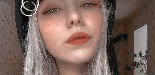 Model - Julia dancing