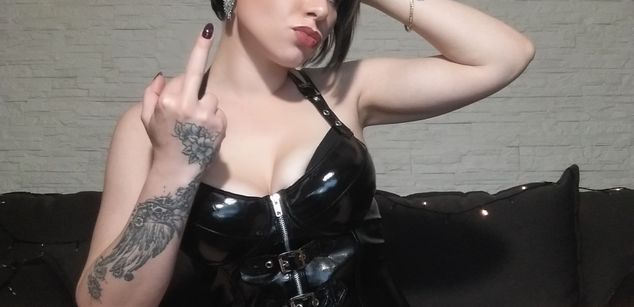 Model - AnnaLu strapon