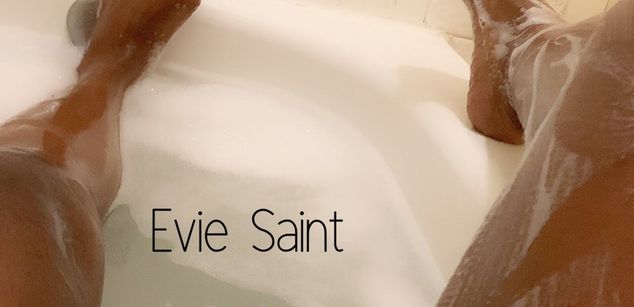 Model - Evie Saint latina