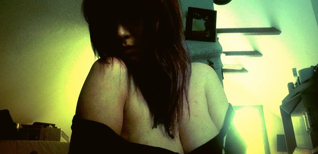 Model - Layla Lush squirt