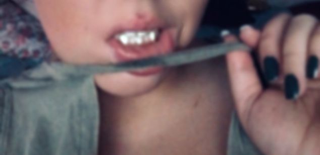 Model - xStellaBlue smoking