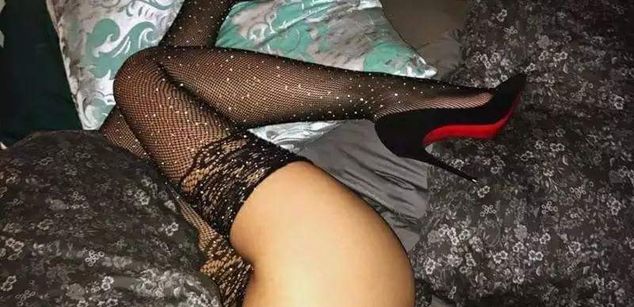 Model - Annaida horny