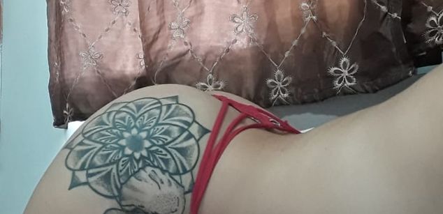 Model - lanna jonnes pircing