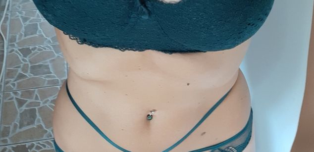 Model - Victoria Viky hugeboobs