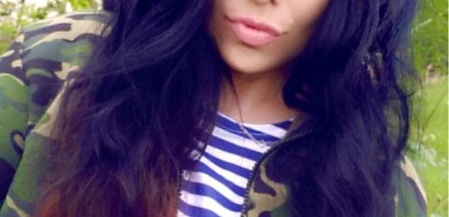 Model - Sonya-Dark feet