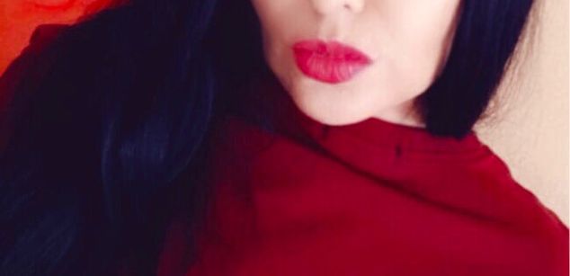 Model - Sonya-Dark feet