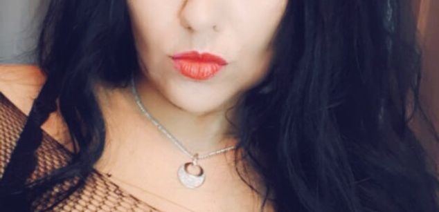 Model - Sonya-Dark feet