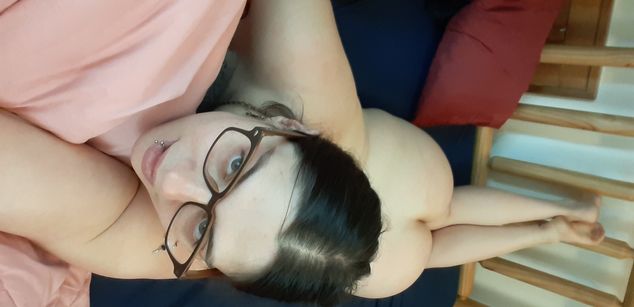 Model - jucythighs joi