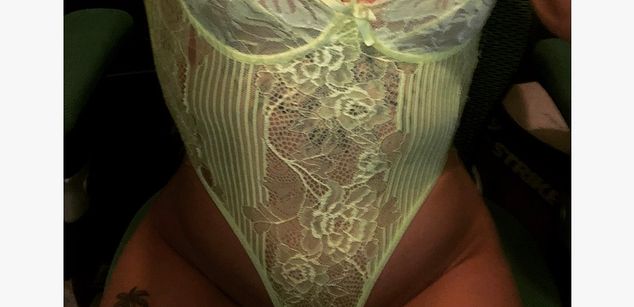 Model - Naughty_Nomi naughty