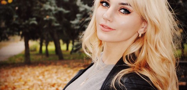 Model - Sasha and Vika Kiss teen