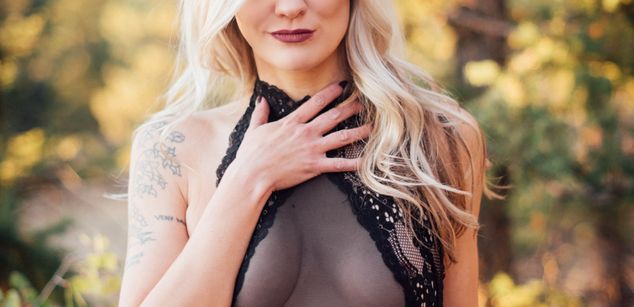 Model - Allie Awesome english