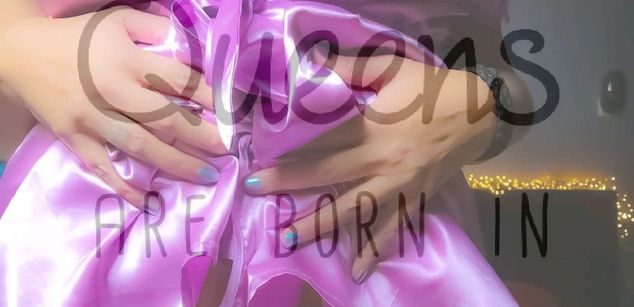 Model - Satin Jade stockings