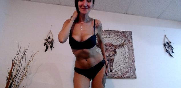 Model - Victoria Viky hugeboobs