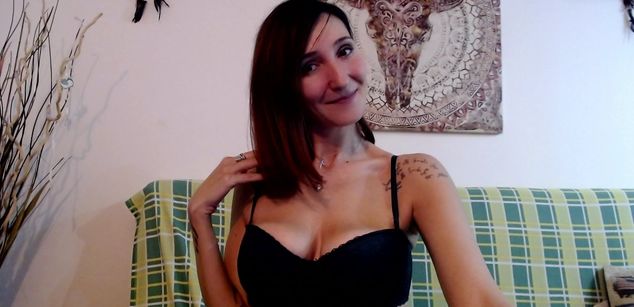 Model - Victoria Viky hugeboobs