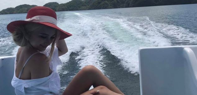 Model - AppleBrandy heels