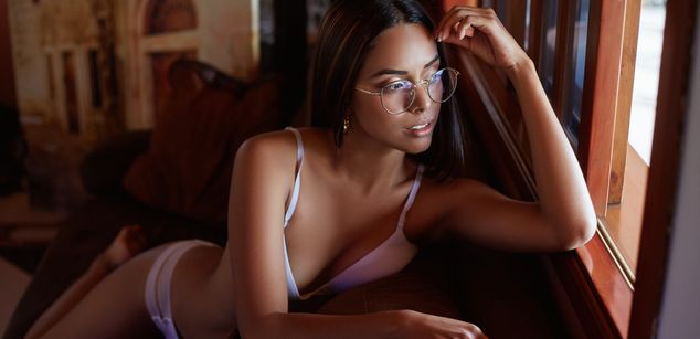 Model - Antonella_ferrei brunette