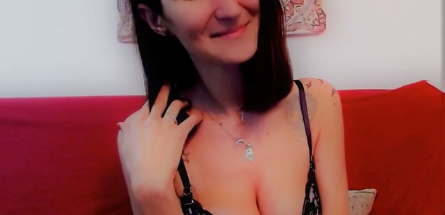 Model - Victoria Viky hugeboobs