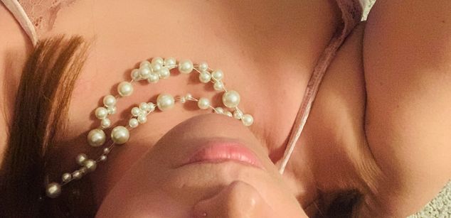 Model - Victoria short