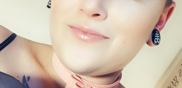 Model - Roxie Lovesick shaved