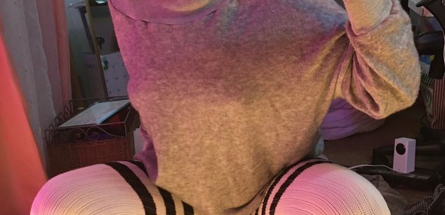 Model - Roxie Lovesick shaved