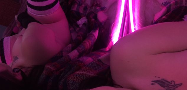 Model - Roxie Lovesick shaved