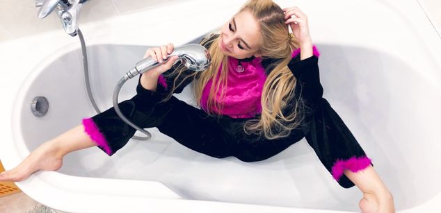 Model - AppleBrandy heels