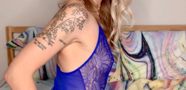 Model - Allie Awesome english