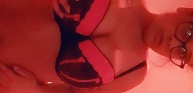 Model - Trinity Monroe balloons