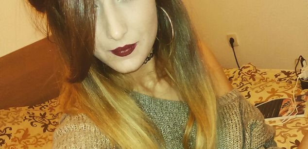 Model - Sarah Blonde sexy