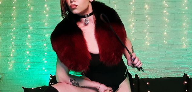 Model - AnnaLu strapon