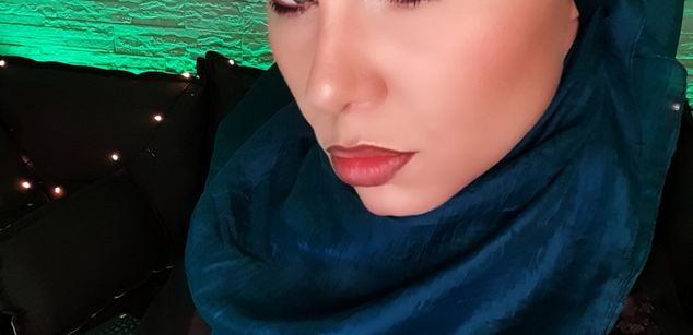 Model - AnnaLu strapon