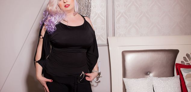 Model - Milfy Sophie domination