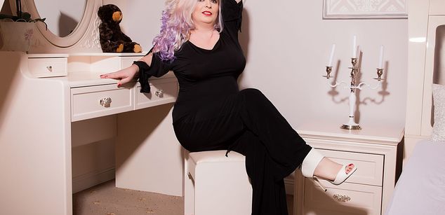 Model - Milfy Sophie domination