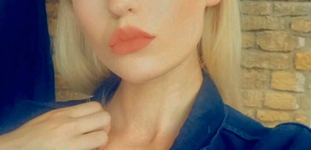 Model - Billie Bee Domme